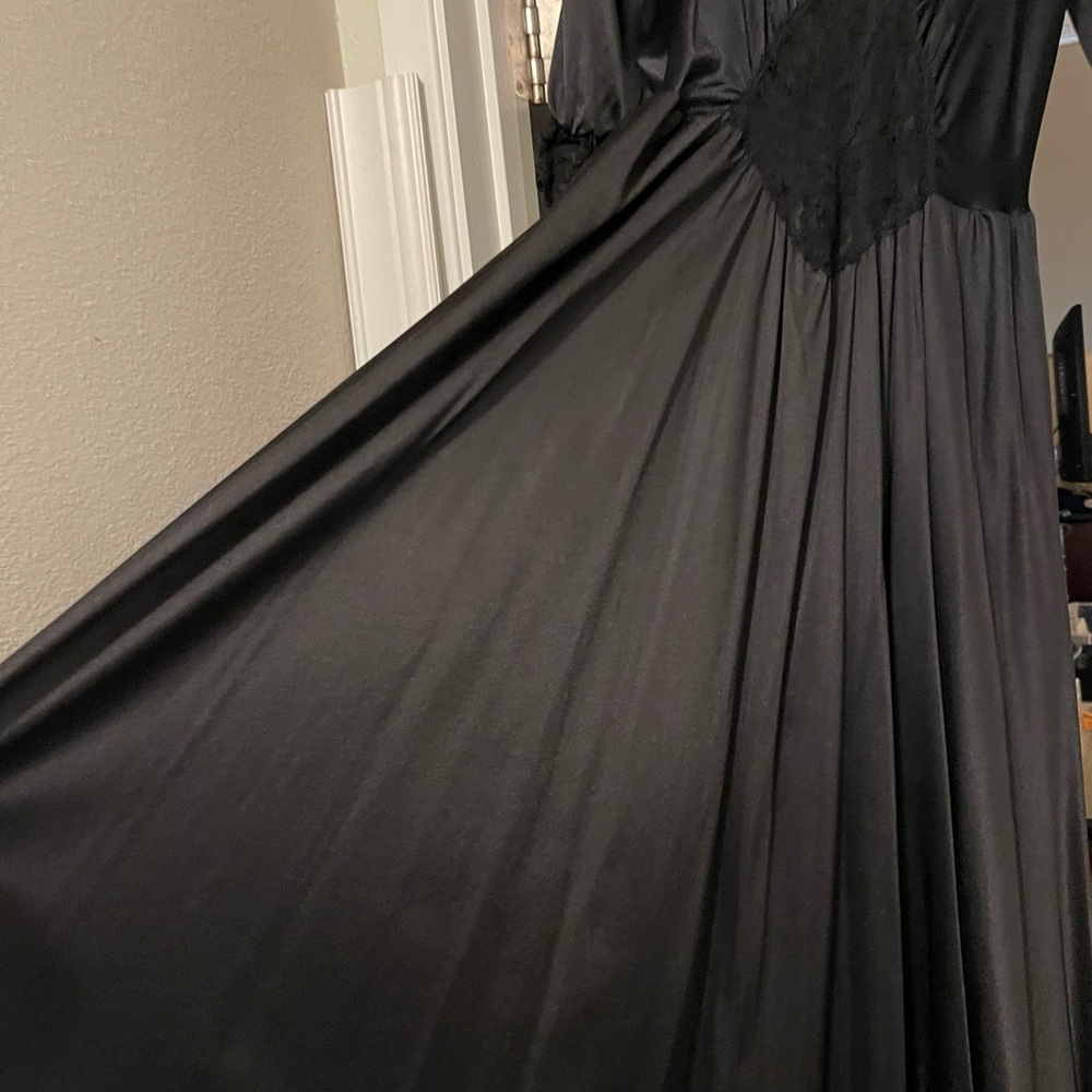 VINTAGE lot of 30- gorgeous robes, penoir sets, slips, 2 Olga gowns.